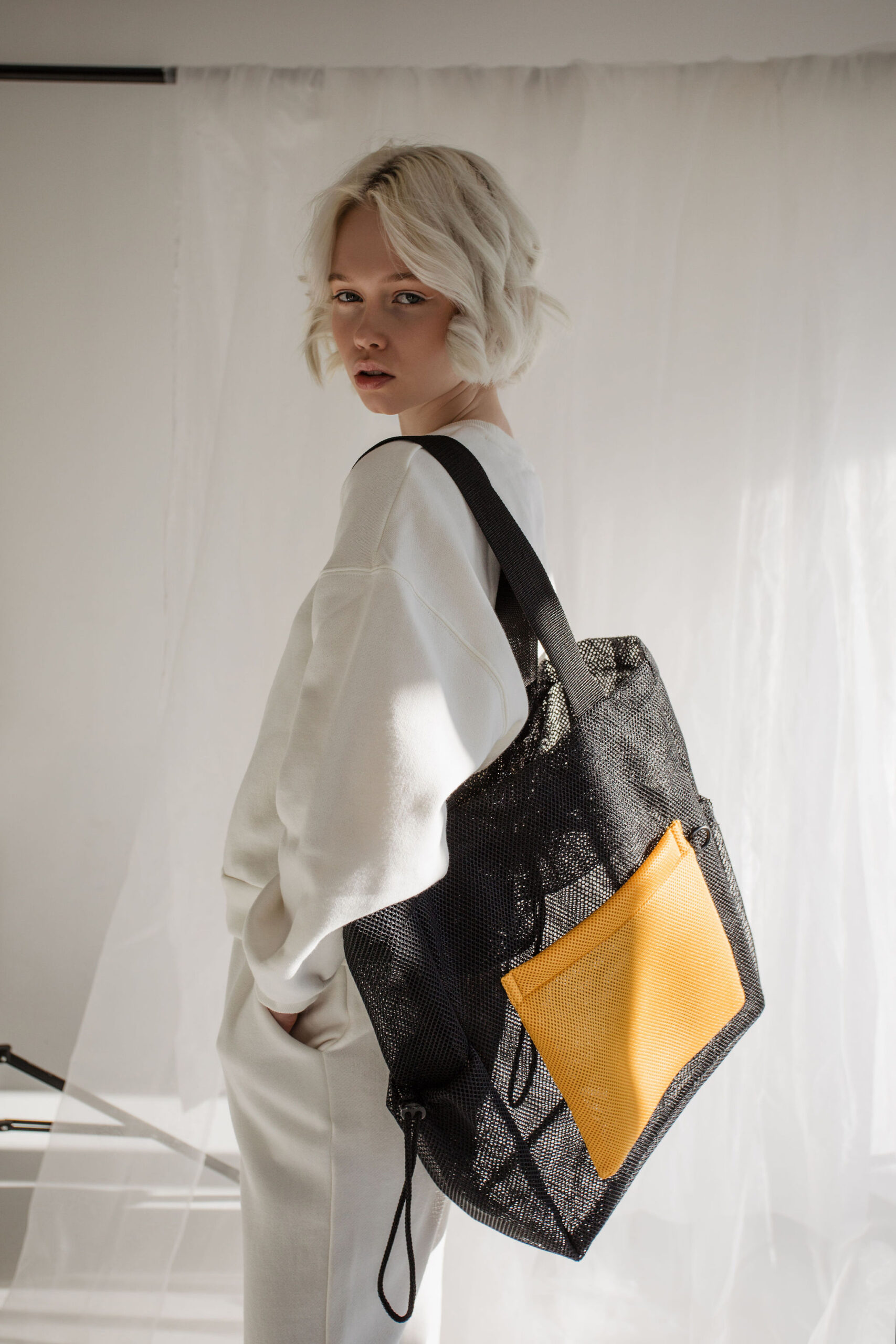 Kandekott “Carla” kollane tasku / Tote bag “Carla” yellow with black straps