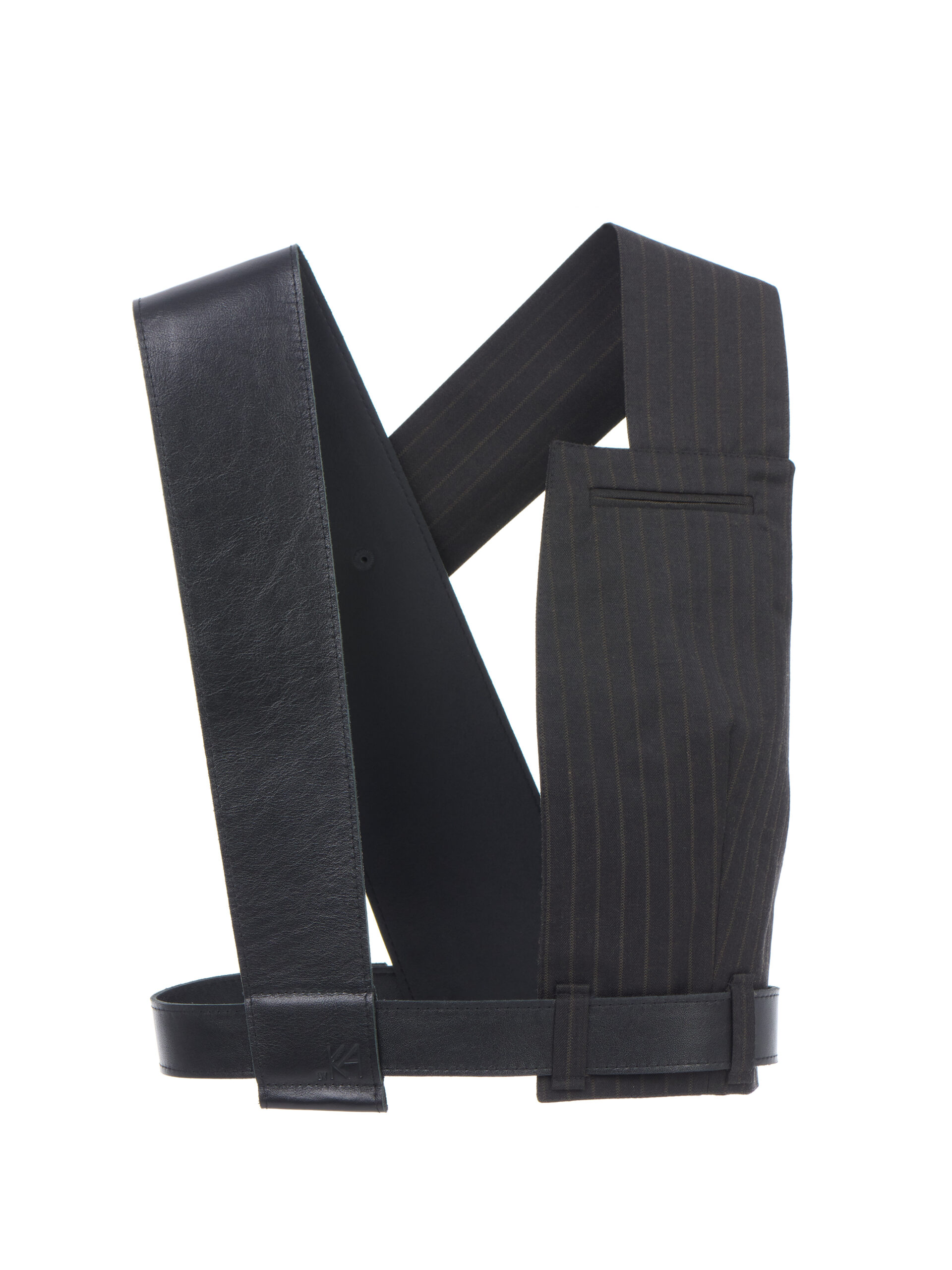 Vest-aksessuaar hall triibuline – mustad rihmad / Vest-accessory grey with stripes – black straps